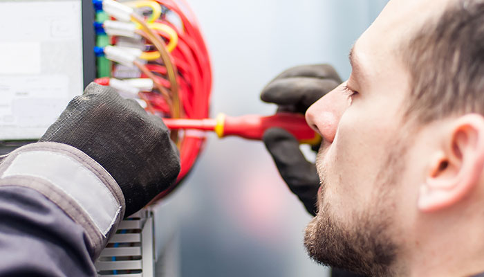 Werde Elektriker-in